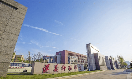 高校案例分享丨貴州遵義師范學(xué)院500L/H純水系統(tǒng)安裝與維護插圖1