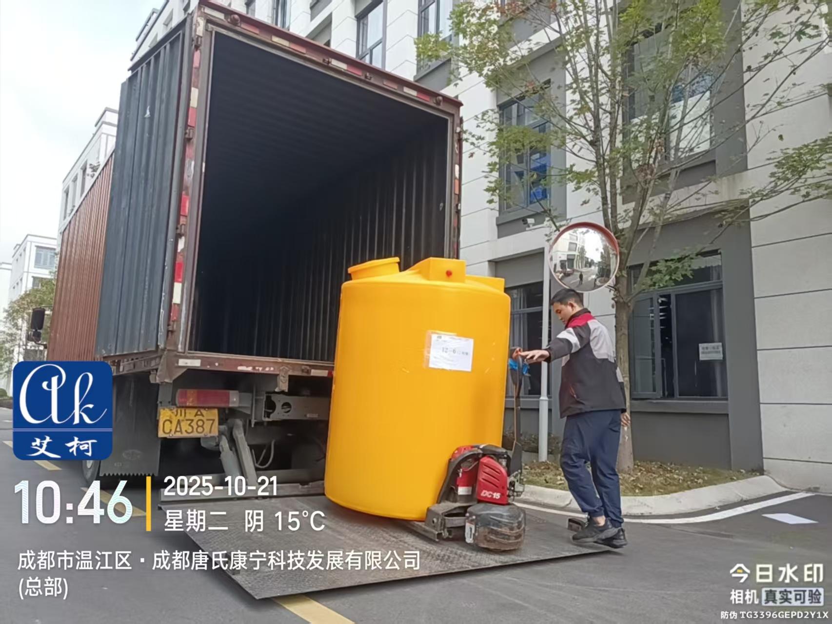 10.21艾柯發(fā)貨現(xiàn)場(chǎng)：四臺(tái)純水廢水設(shè)備，同時(shí)發(fā)貨蜀道研究院插圖3